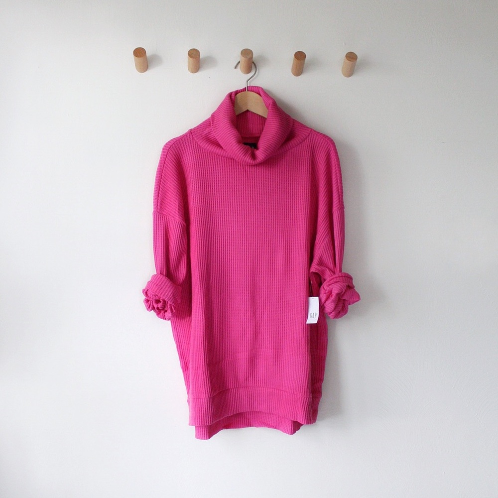 G A P • Relaxed Waffle Turtle-Neck Tee